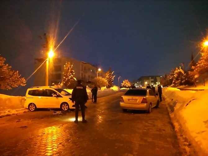 Besni’de otomobil ile hafif ticari araç çarpıştı: 2 yaralı