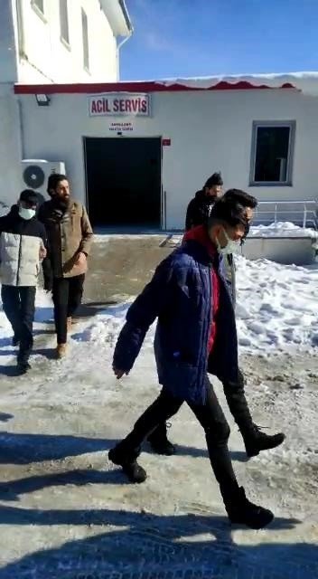 Bıçakla vatandaşları gasp eden 3 kişi, polis ekiplerince yakalandı