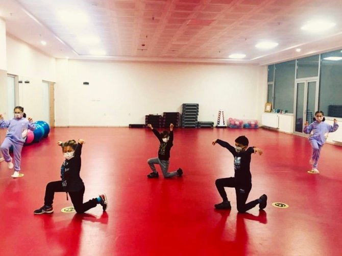 Çocuk kulübü yeni öğrencilerini bekliyor