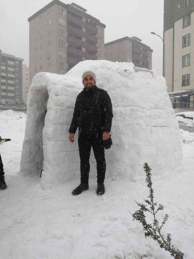 Eskimo evi yaptılar