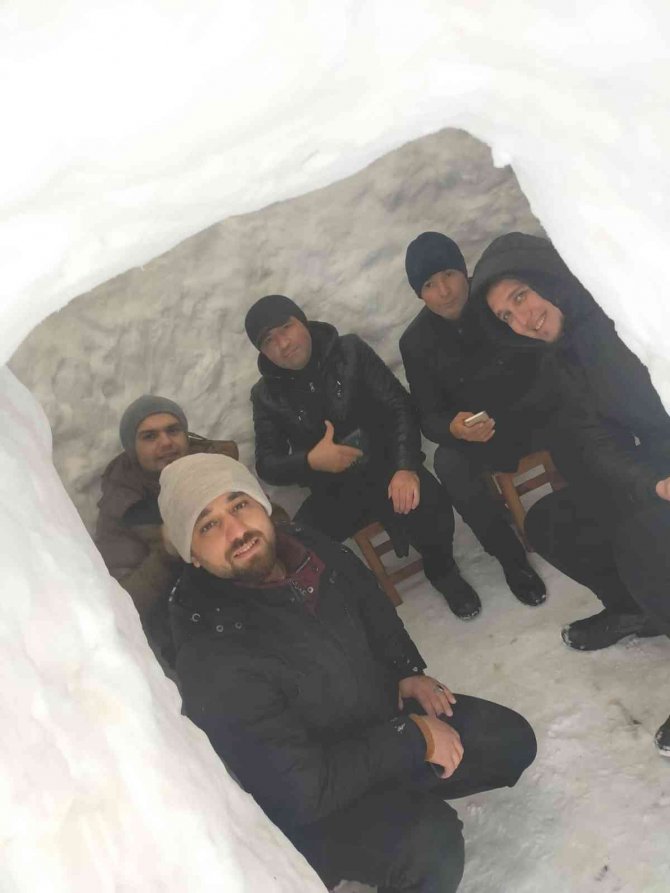 Eskimo evi yaptılar