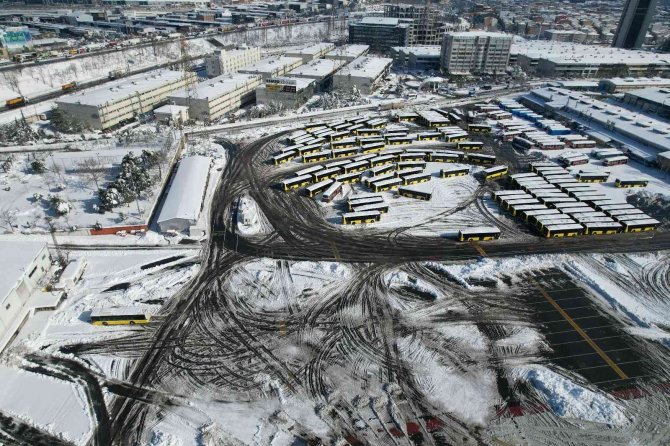 İkitelli İETT Garajı’nda park halindeki otobüsler drone ile görüntülendi