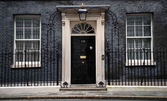 İngiltere’de karantina döneminde başbakanlıkta düzenlenen partilerle ilgili soruşturma