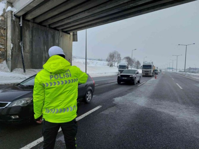 İstanbul’a gidecek araçlara izin verilmiyor