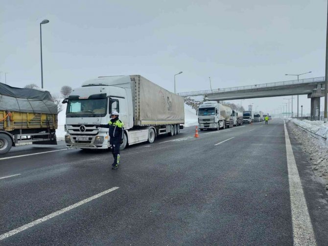 İstanbul’a gidecek araçlara izin verilmiyor