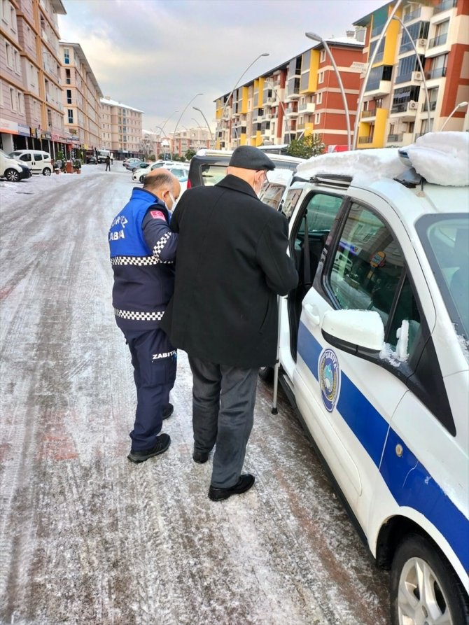 Kocaeli'de kar, hayatı ve ulaşımı olumsuz etkiliyor