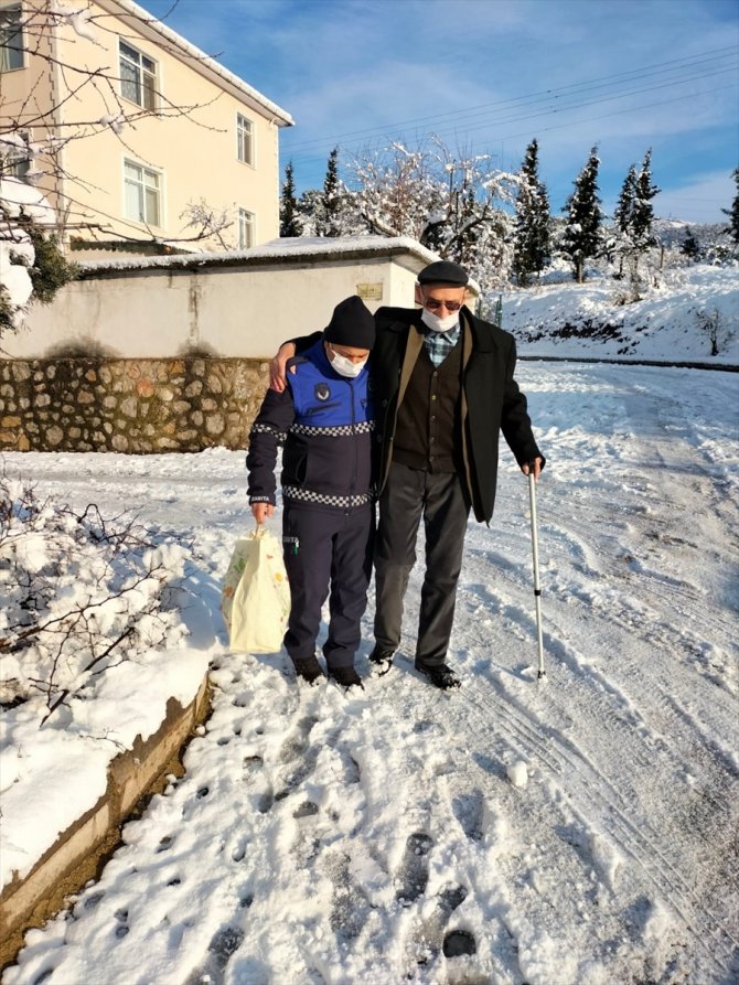 Kocaeli'de kar, hayatı ve ulaşımı olumsuz etkiliyor