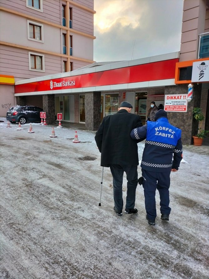 Kocaeli'de kar, hayatı ve ulaşımı olumsuz etkiliyor