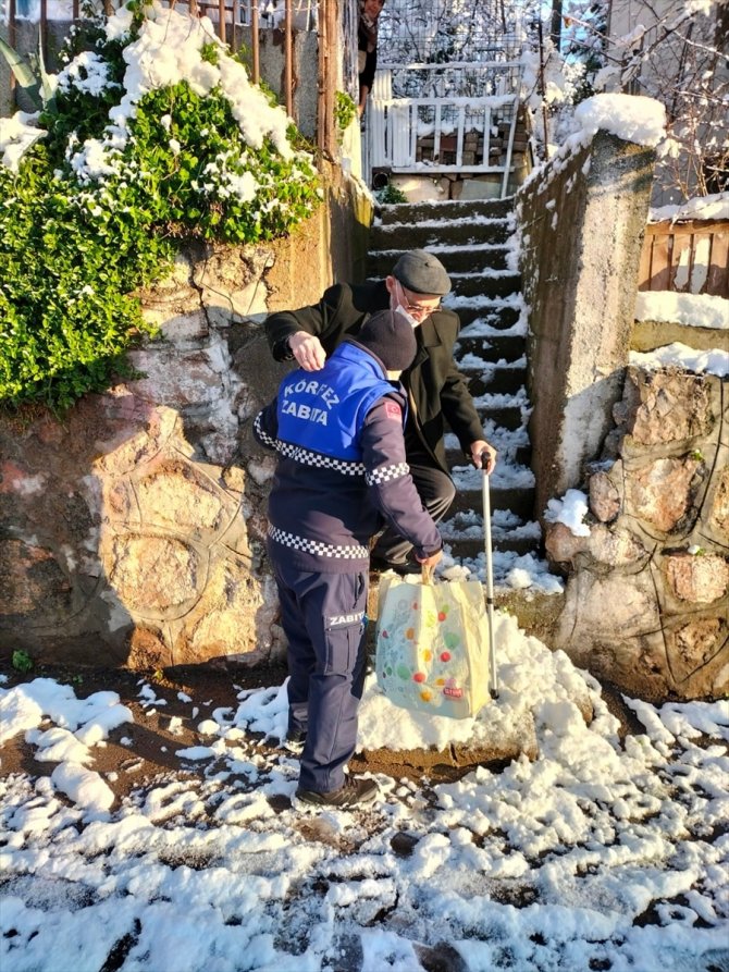 Kocaeli'de kar, hayatı ve ulaşımı olumsuz etkiliyor