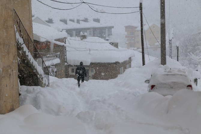 Konya’nın yüksek kesimlerinde kar kalınlığı 2 metreyi buldu
