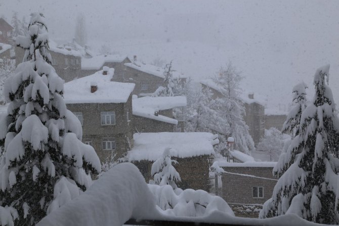 Konya’nın yüksek kesimlerinde kar kalınlığı 2 metreyi buldu