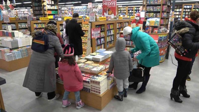 Öğrencilerin karne hediyesi kitapla sınırlı değil