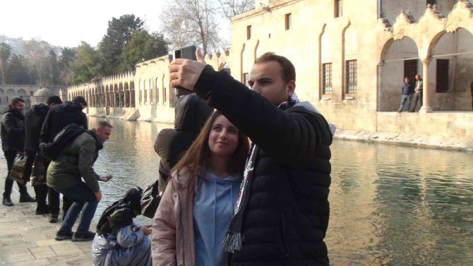 Şanlıurfalılar kardan sonra güneşli havanın tadını çıkardı