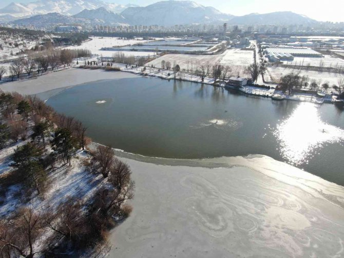Şeker Gölü’nde ’kış’ güzelliği