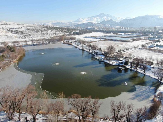 Şeker Gölü’nde ’kış’ güzelliği