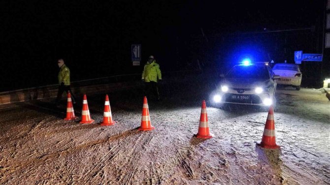 Tokat’ta ulaşıma kar engeli