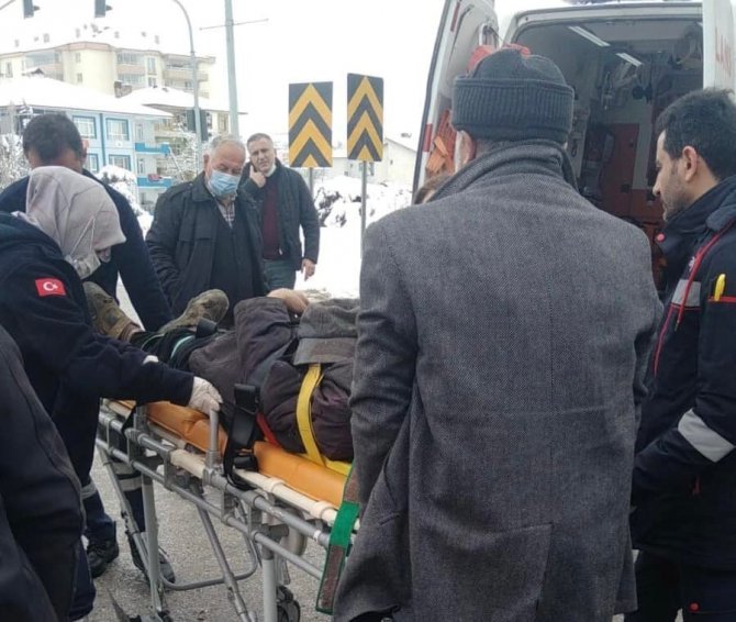 Yolcu otobüsü ile otomobil çarpıştı