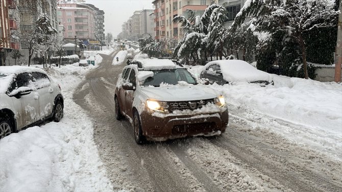 Kardan dolayı çatı çöktü baba ve kızı yaralandı