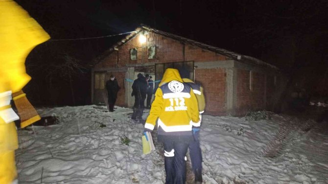 Ahırda başından tüfekle vurulmuş halde bulundu