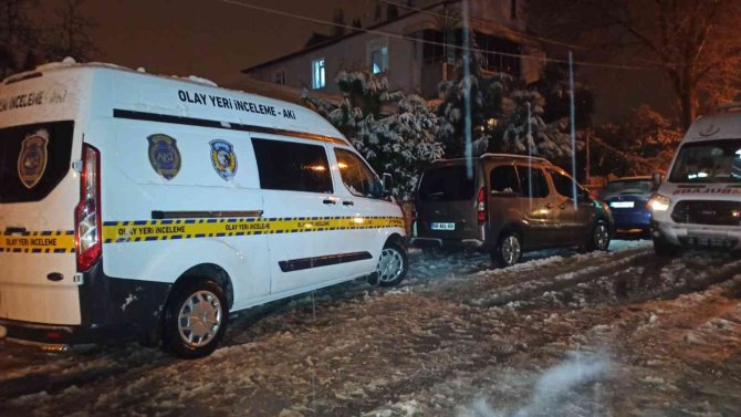 Ahırda başından tüfekle vurulmuş halde bulundu