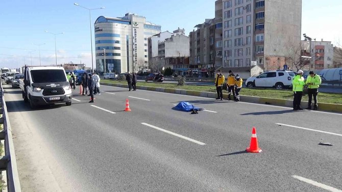 Alt geçidi kullanmadı, hayatından oldu