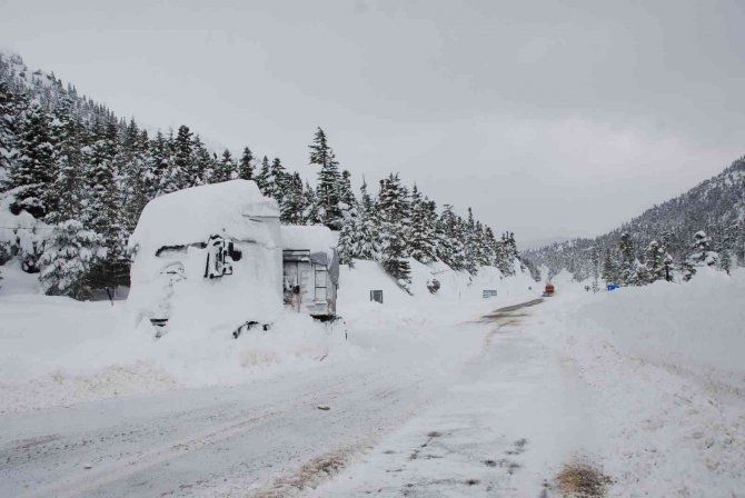 Antalya-Konya karayolu 21 saat sonra trafiğe açıldı