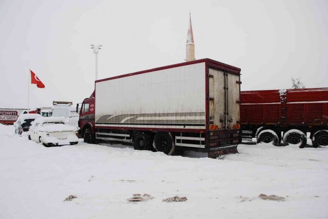 Antalya-Konya karayolu 21 saat sonra trafiğe açıldı