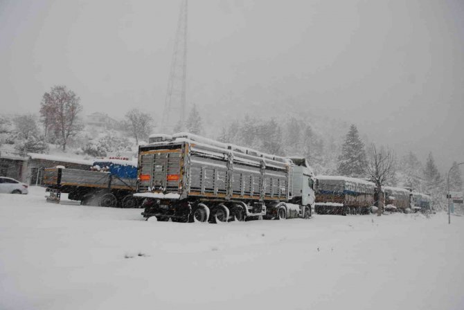 Antalya-Konya karayolu 21 saat sonra trafiğe açıldı