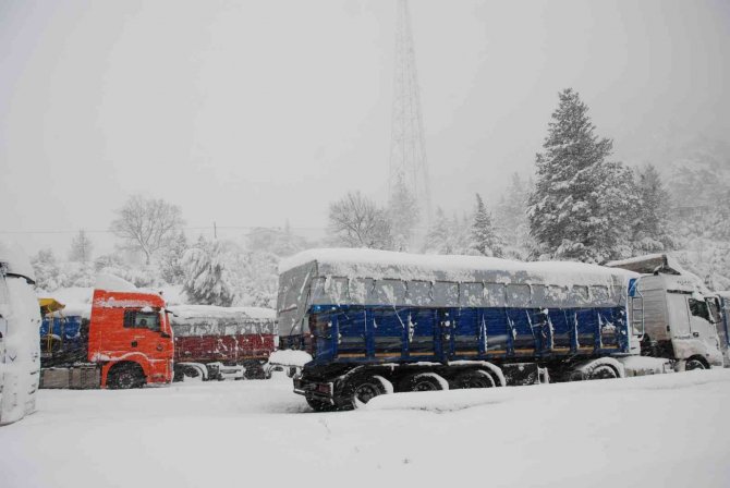 Antalya-Konya karayolu 21 saat sonra trafiğe açıldı