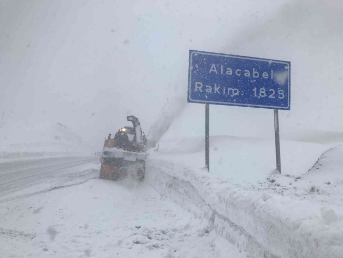 Antalya-Konya karayolu 21 saat sonra trafiğe açıldı