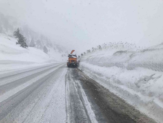 Antalya-Konya karayolu 21 saat sonra trafiğe açıldı