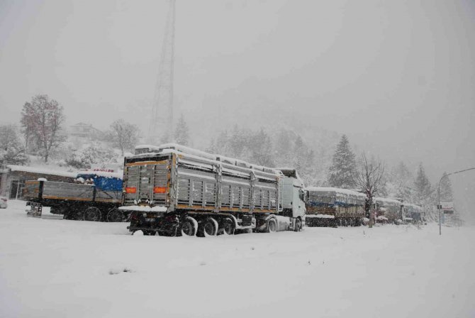 Antalya-Konya karayolu 21 saat sonra trafiğe açıldı