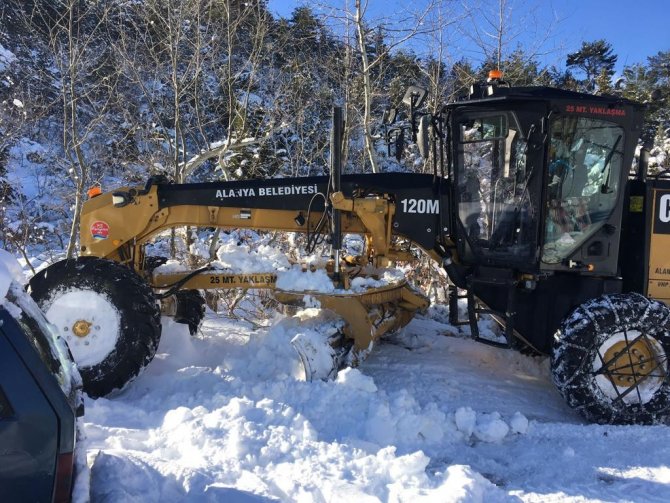 Antalya’nın Akseki ilçesinde 37 mahalle yolu kar sebebiyle kapalı