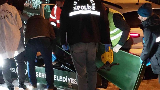 Blir kişi otomobilin içinde tabancayla kafasından vurularak öldürüldü