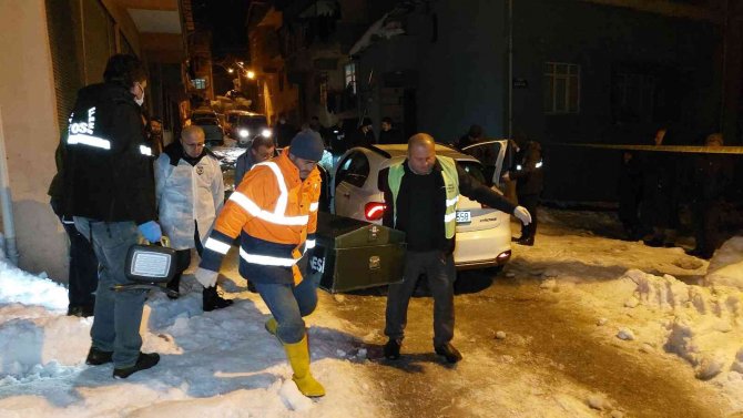 Blir kişi otomobilin içinde tabancayla kafasından vurularak öldürüldü