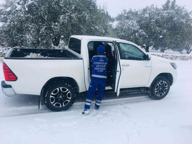 Büyükşehir kar kış dinlemedi, vatandaşın ayağına gitti