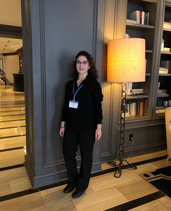 Çocukluktan gelen tiyatrocu olma hayaline üniversitede kavuştu