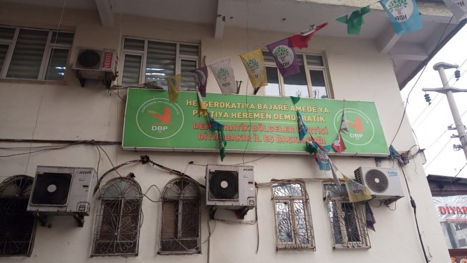 Diyarbakır’da terör paylaşımlarının ardından DBP il binasına operasyon