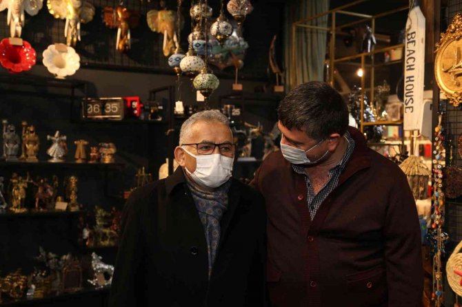 Doktor Başkan 35 yıl önce iyileştirdiği hastasıyla karşılaştı