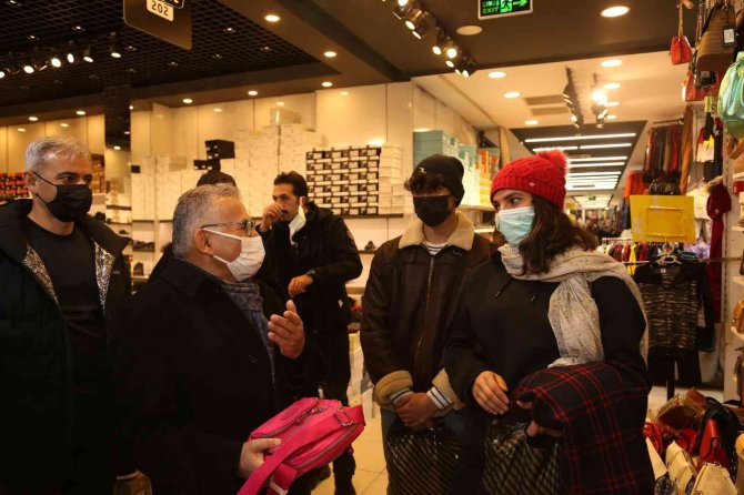 Doktor Başkan 35 yıl önce iyileştirdiği hastasıyla karşılaştı