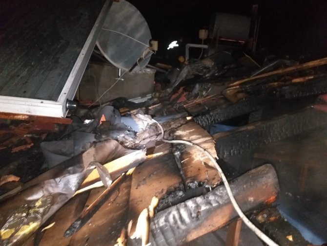 Fethiye’de çatı yangını büyümeden söndürüldü