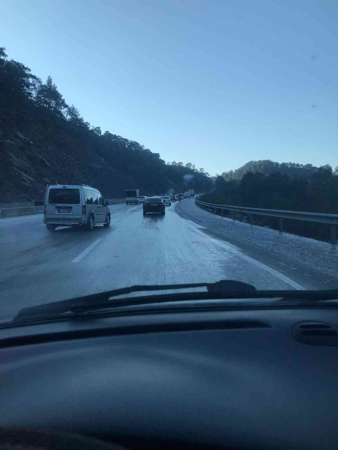 Göcek Tüneli’nde trafik akışı durdu