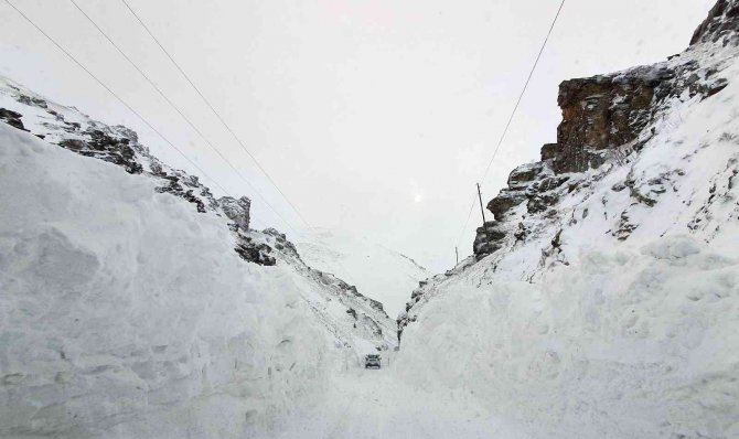 Gümüşhane’de ekiplerin 11 saatlik zorlu mesaisi