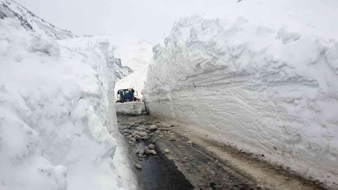 Gümüşhane’de ekiplerin 11 saatlik zorlu mesaisi