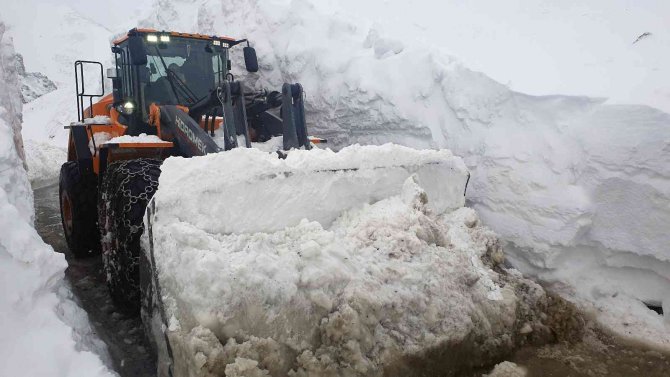 Gümüşhane’de ekiplerin 11 saatlik zorlu mesaisi