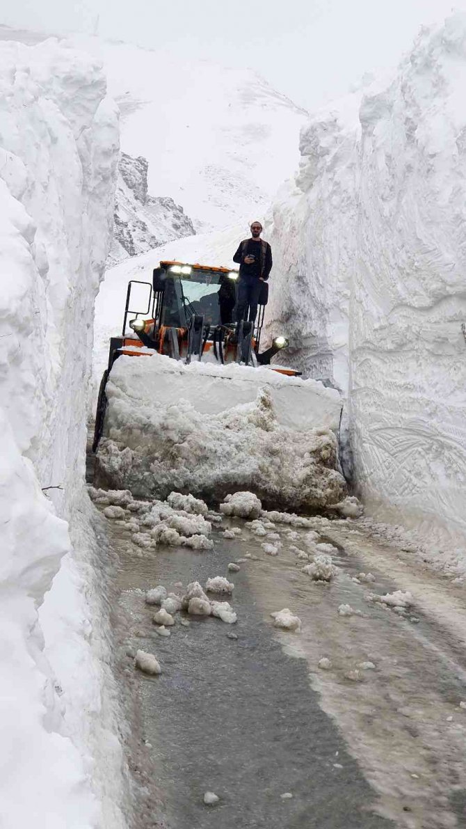 Gümüşhane’de ekiplerin 11 saatlik zorlu mesaisi