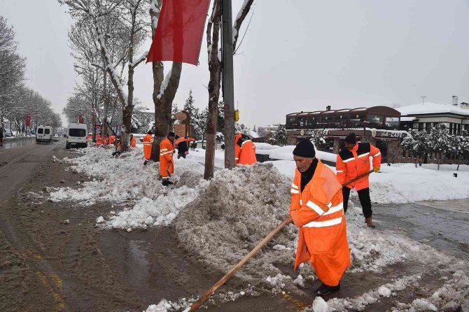 Gürkan, sahada çalışan personellerle bir araya geldi
