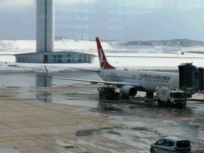 İstanbul Havalimanında uçuşlar artarak devam ediyor