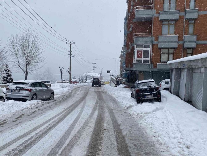 Kar kalınlığı 55 santimetreye ulaştı