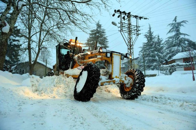Karda mahsur kalan 120 küçükbaş hayvan kurtarıldı